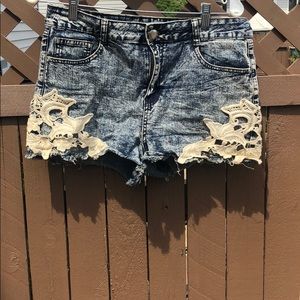 High Waisted Boom Boom Jeans shorts with Lace Det.